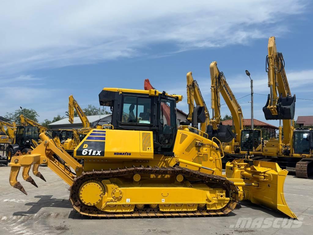 Komatsu D61EX-24E0 Buldozer sobre oruga
