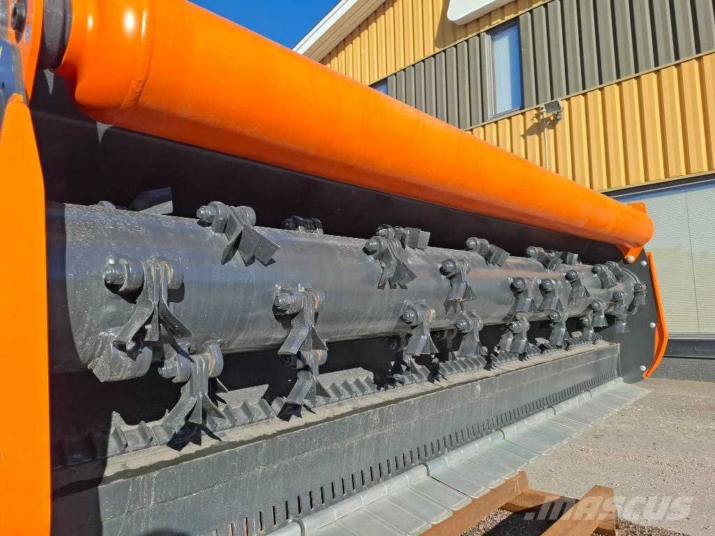 TMC Cancela THN-320D Segadoras y cortadoras de hojas para pasto