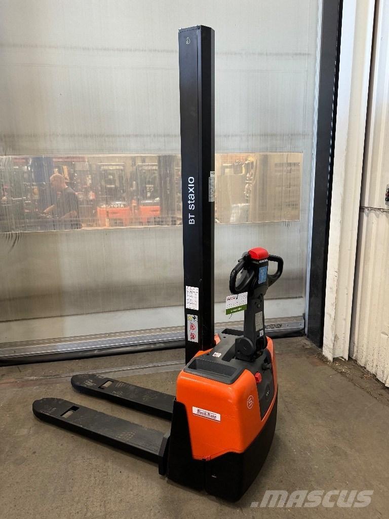 Toyota HWE100 Montacargas manual