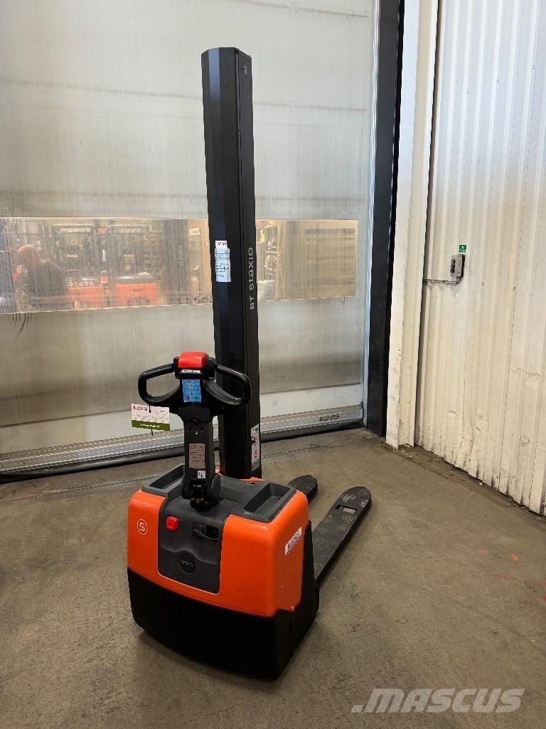 Toyota HWE100 Montacargas manual