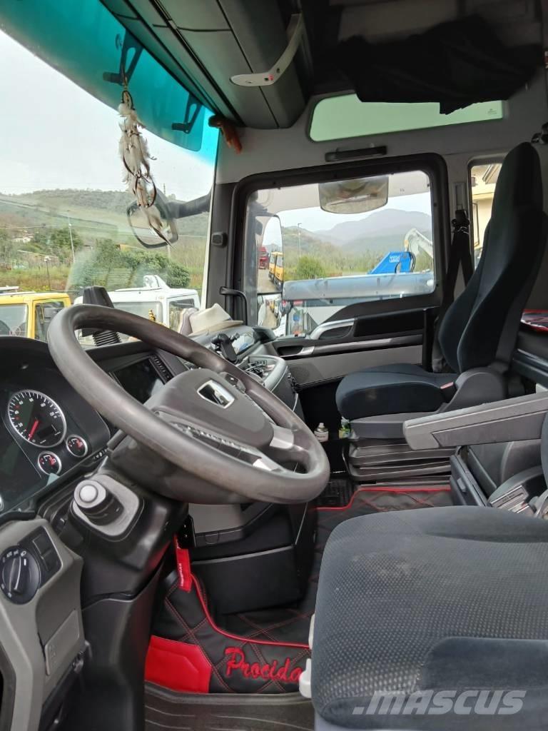 MAN TGX 26.560 Camiones de superficie plana/cabrestantes