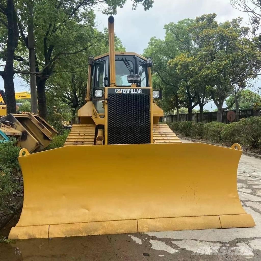 CAT D5M Buldozer sobre oruga