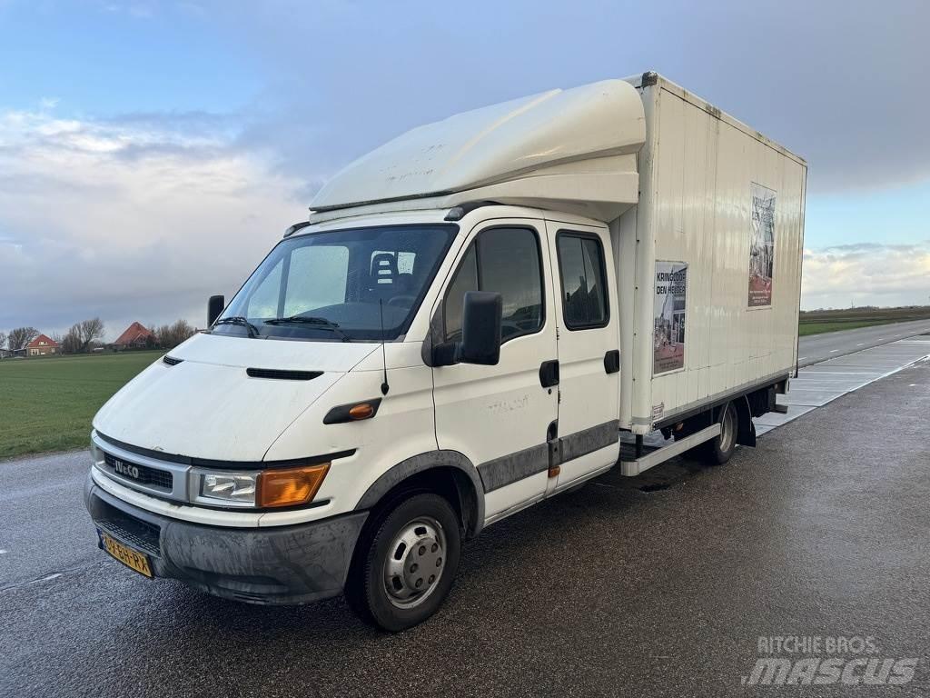 Iveco Daily Camiones con caja de remolque