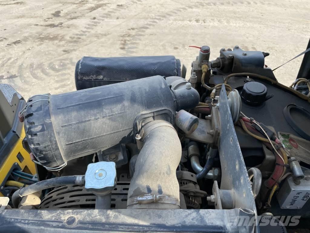 Bomag BW 100 AD-5 Rodillos de doble tambor