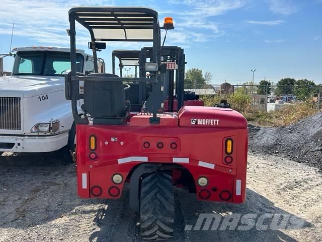 Moffett 4way M55.4 Montacargas todo terreno