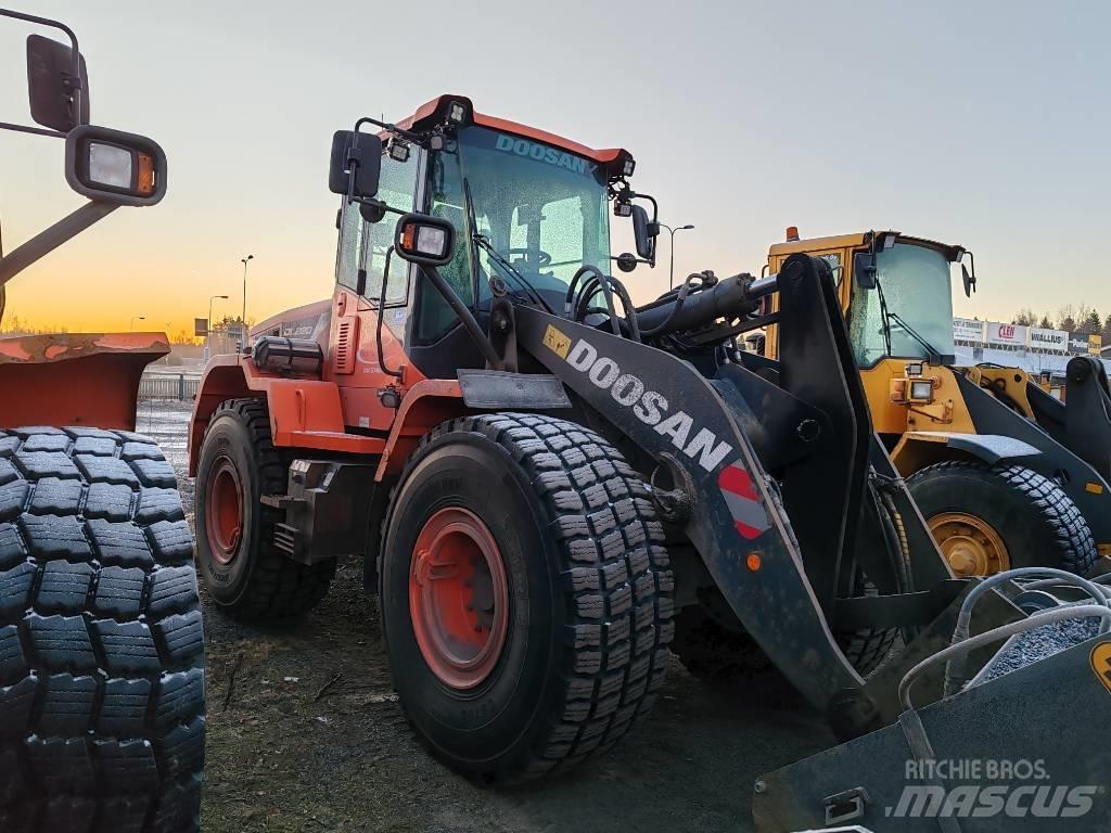 Doosan DL 220 Cargadoras sobre ruedas