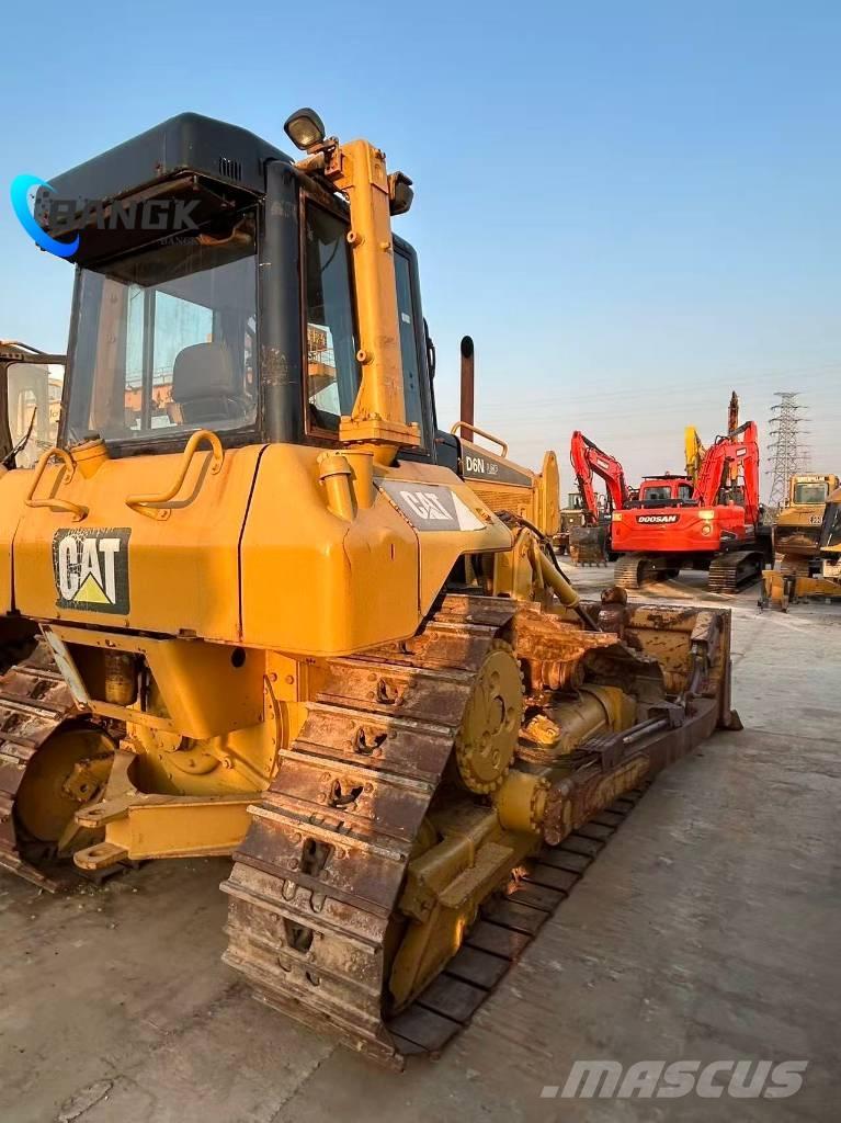 CAT D 6 N Buldozer sobre oruga