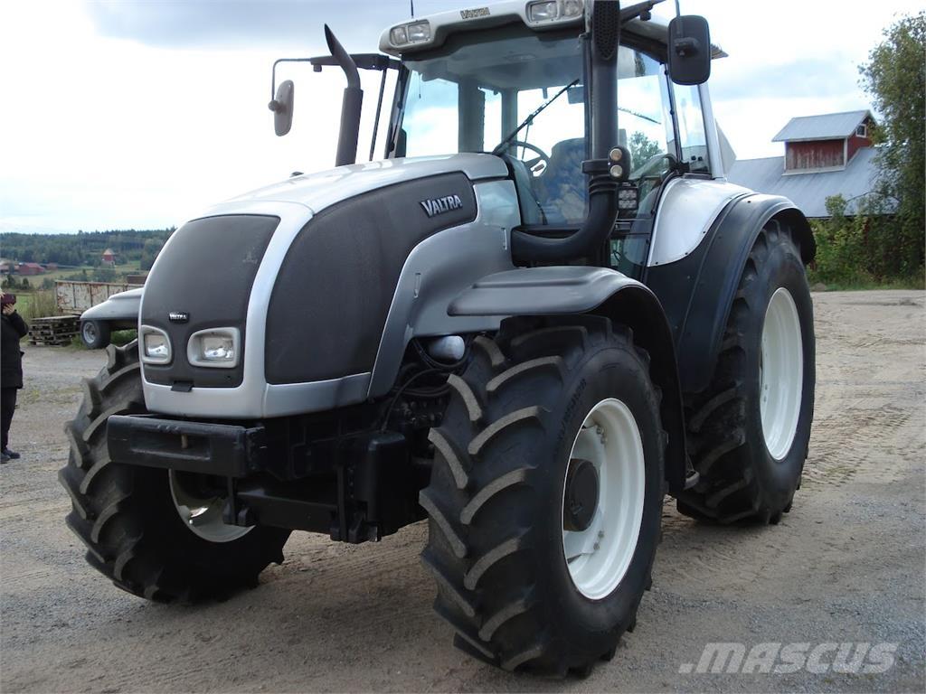 Valtra M150-4 Tractores