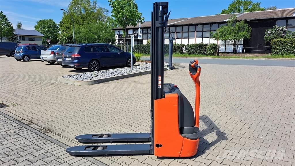 Linde L12- BR1172 Montacargas manual