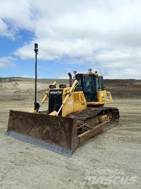 Komatsu D65PX-18 Buldozer sobre oruga