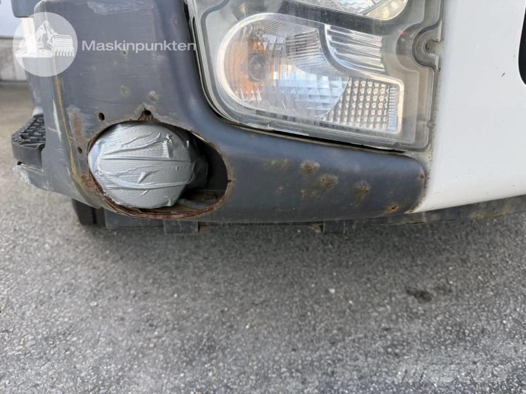 Volvo FL 240 Camiones con caja de remolque