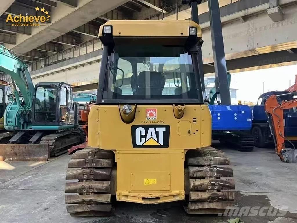 CAT D 3 Buldozer sobre oruga