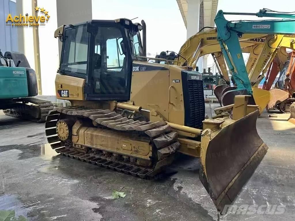 CAT D 3 Buldozer sobre oruga