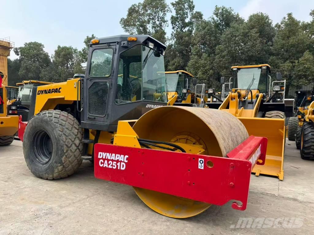 Dynapac CA251 D Rodillos de un solo tambor