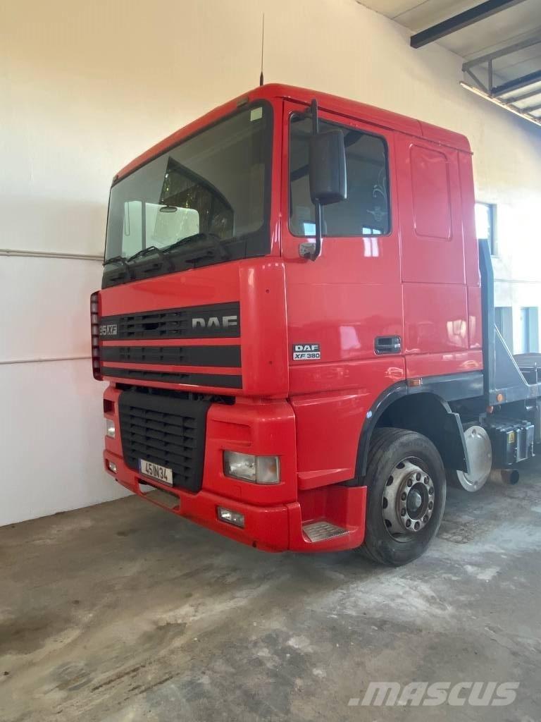 DAF XF 95.380 Camiones de cama baja