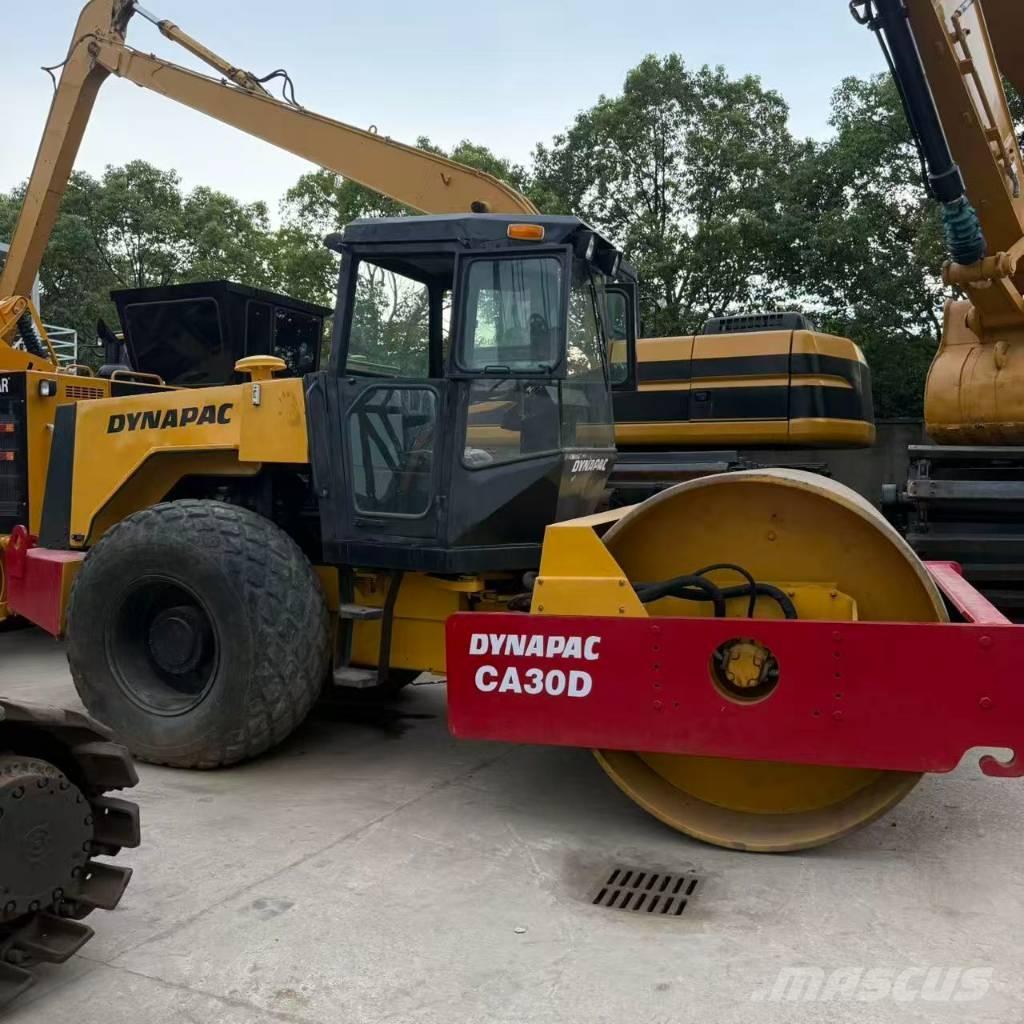Dynapac CA 30 D Rodillos de un solo tambor