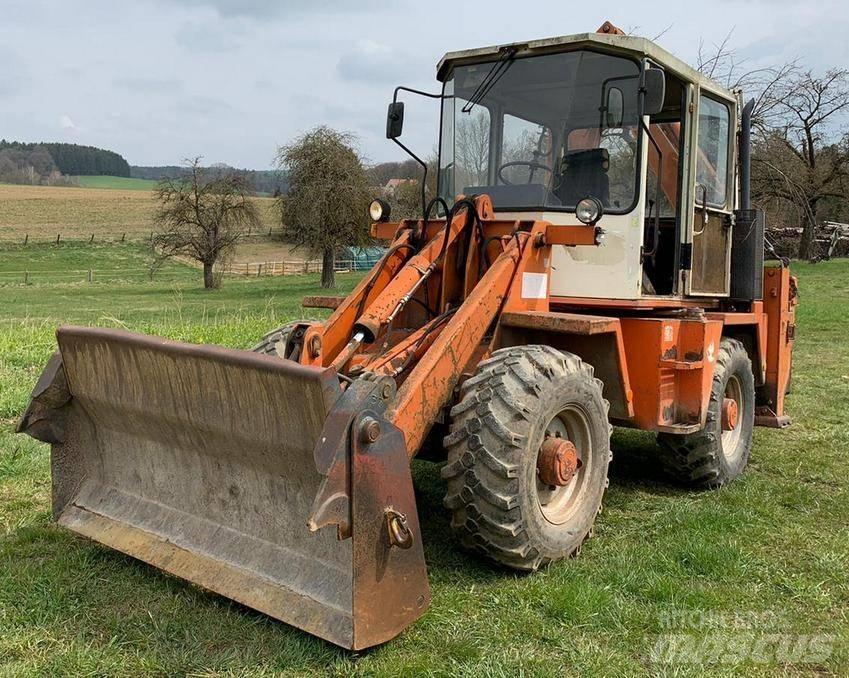 Schaeff SKB 902 Retrocargadoras