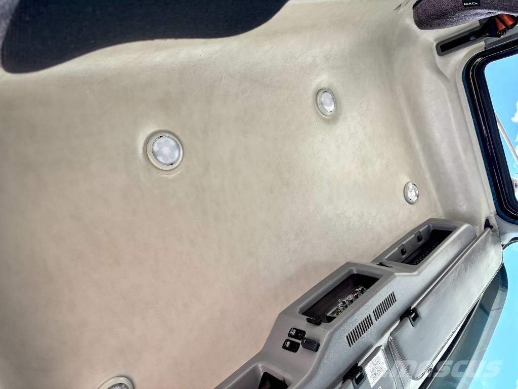 Mack Pinnacle Camiones tractor