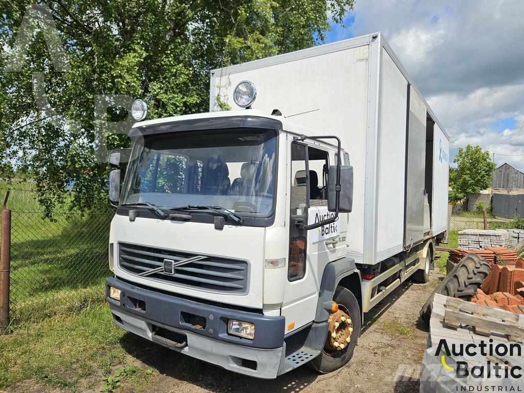 Volvo FL615 Camiones con caja de remolque