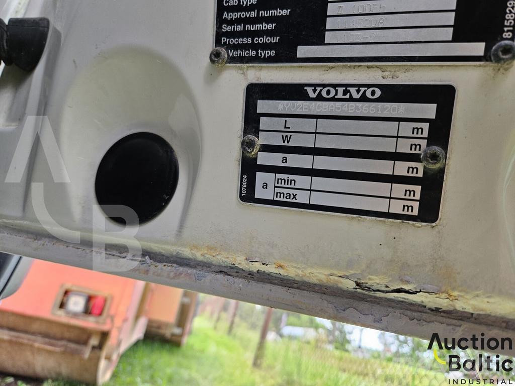 Volvo FL615 Camiones con caja de remolque