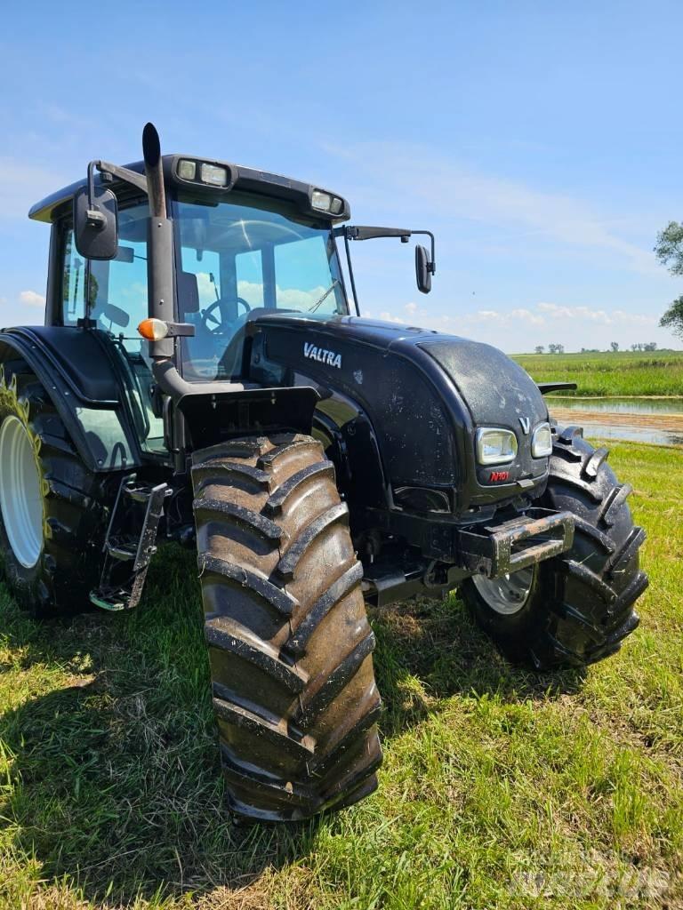 Valtra N 101 Tractores