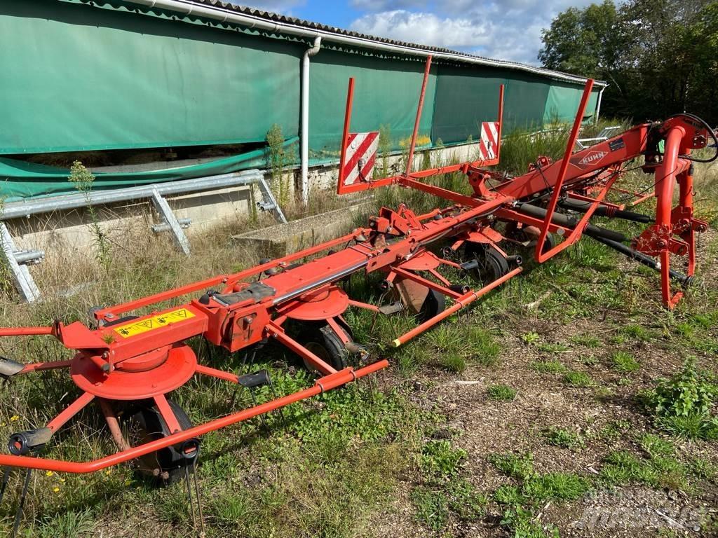 Kuhn GF8702 Rastrilladoras y rastrilladoras giratorias