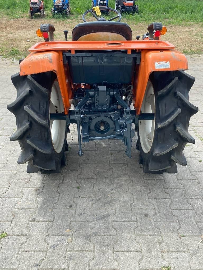 Kubota B1702-M Tractores compactos