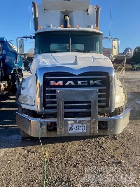 Mack GU813 Bañeras basculantes usadas