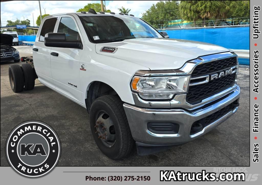 RAM 3500 TRADESMAN Camiones con chasís y cabina