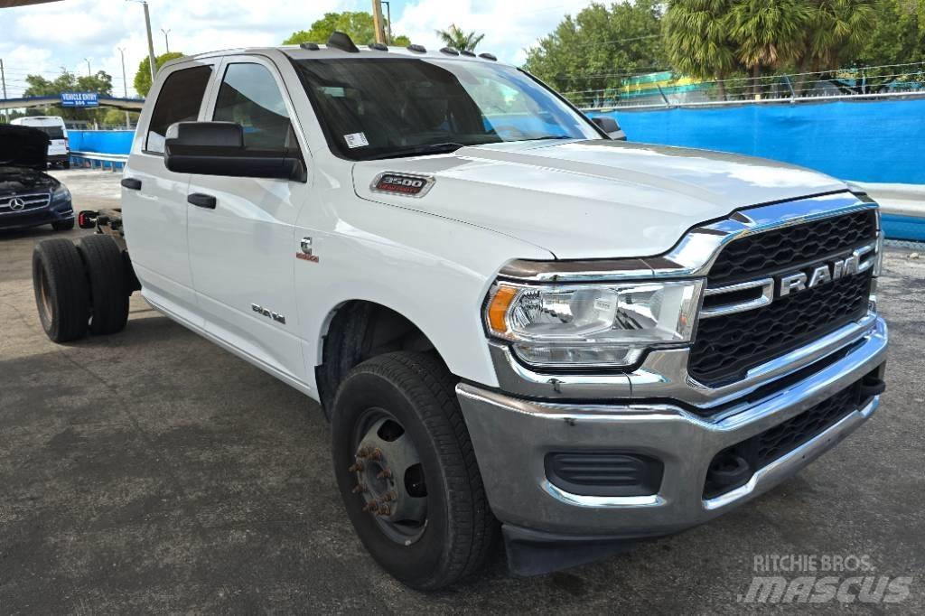 RAM 3500 TRADESMAN Camiones con chasís y cabina