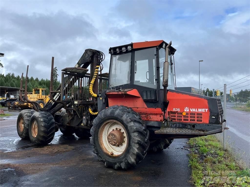 Valmet 836 Transportadoras