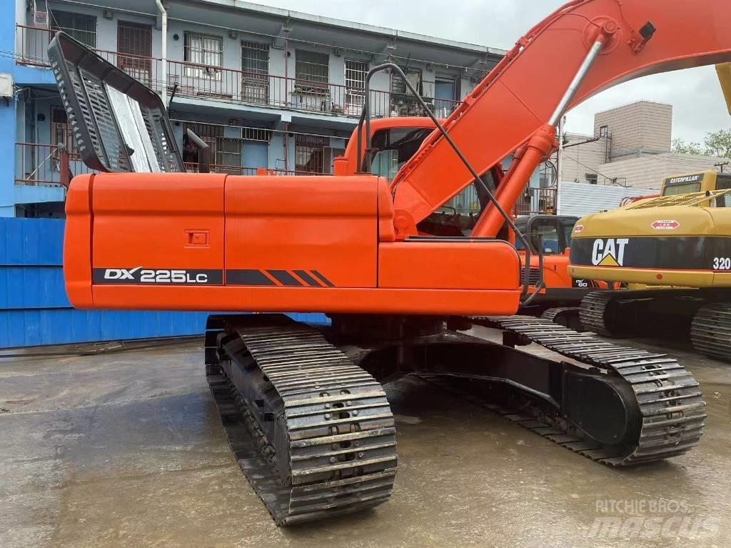 Doosan DX 225 Excavadoras sobre orugas