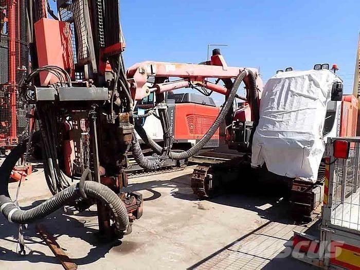 Sandvik DX800 Perforadora de superficie