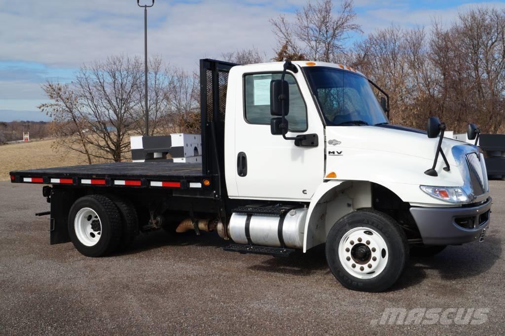 International MV 607 Camiones de cama baja