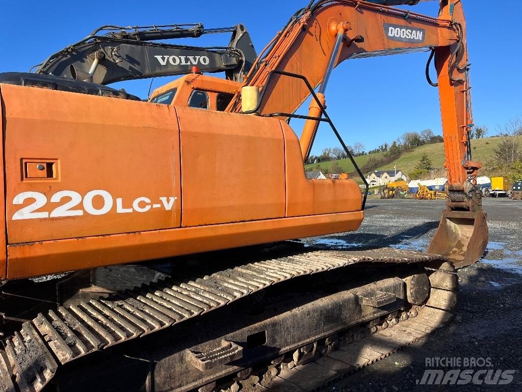 Doosan DX 220 Excavadoras sobre orugas