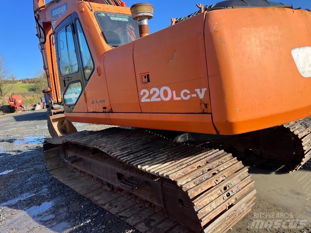 Doosan DX 220 Excavadoras sobre orugas