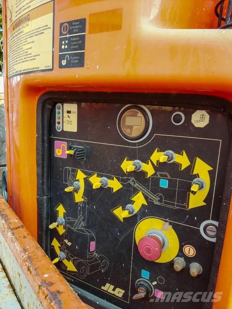 JLG E 300 AJP Plataformas con brazo de elevación manual