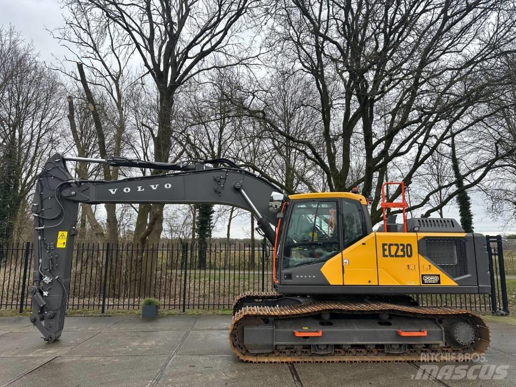 Volvo EC230 Excavadoras sobre orugas