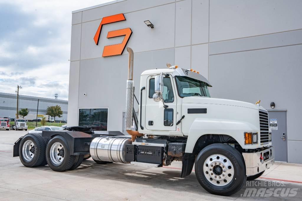 Mack Pinnacle 64T Camiones tractor