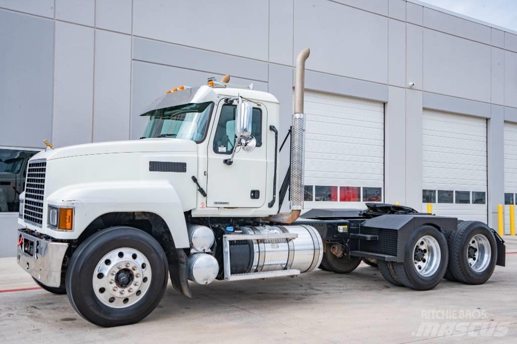 Mack Pinnacle 64T Camiones tractor