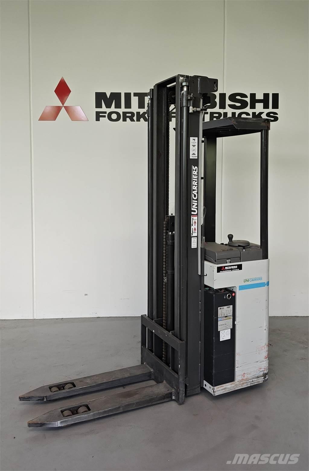 Atlet 160SDTFV Montacargas con plataformas de baja elevación