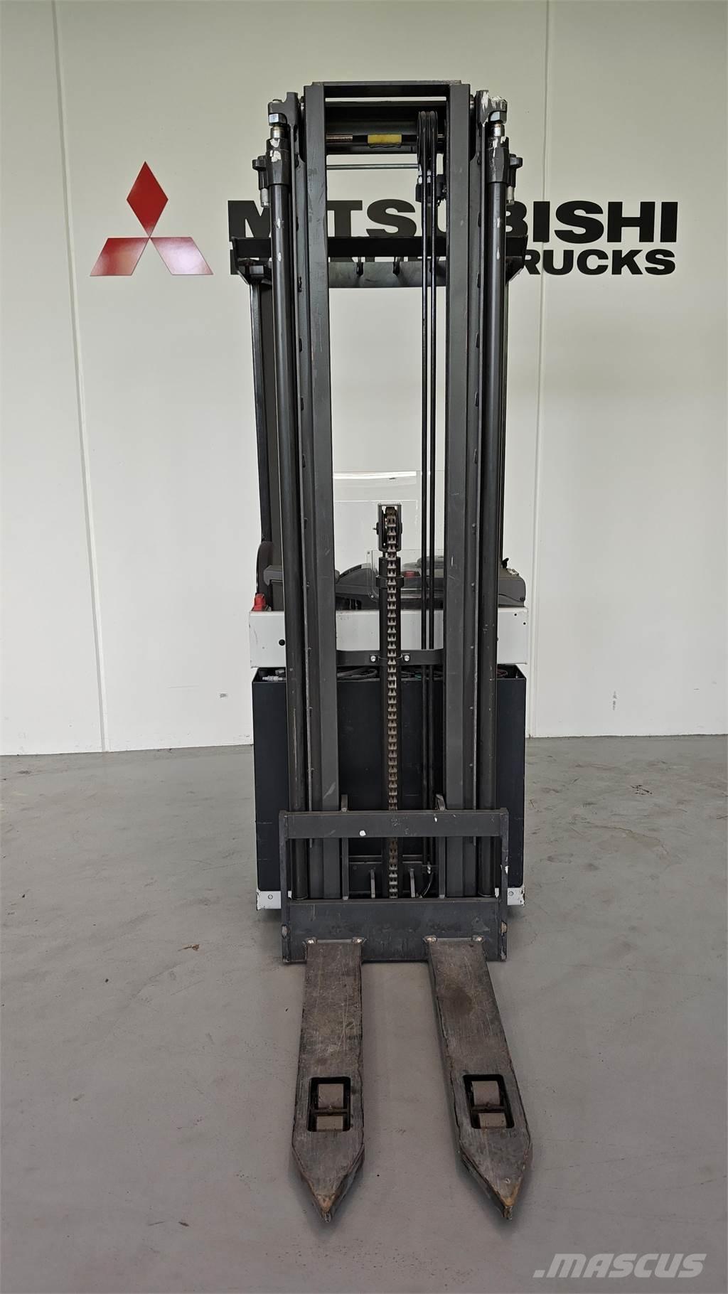 Atlet 160SDTFV Montacargas con plataformas de baja elevación