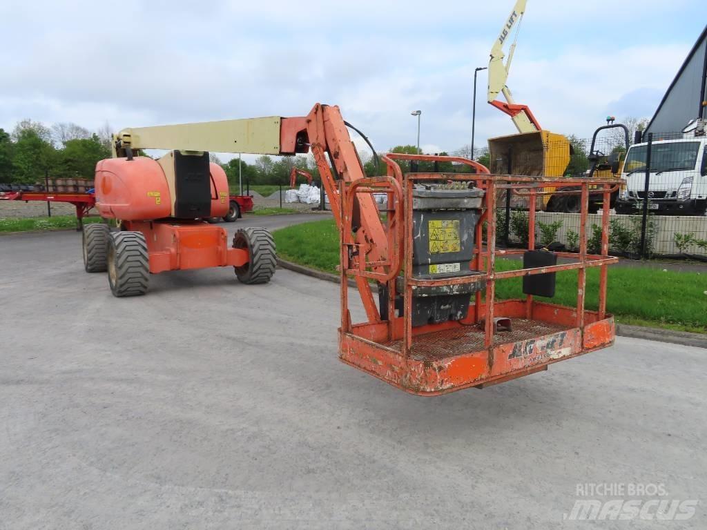 JLG 800 AJ Plataformas con brazo de elevación manual