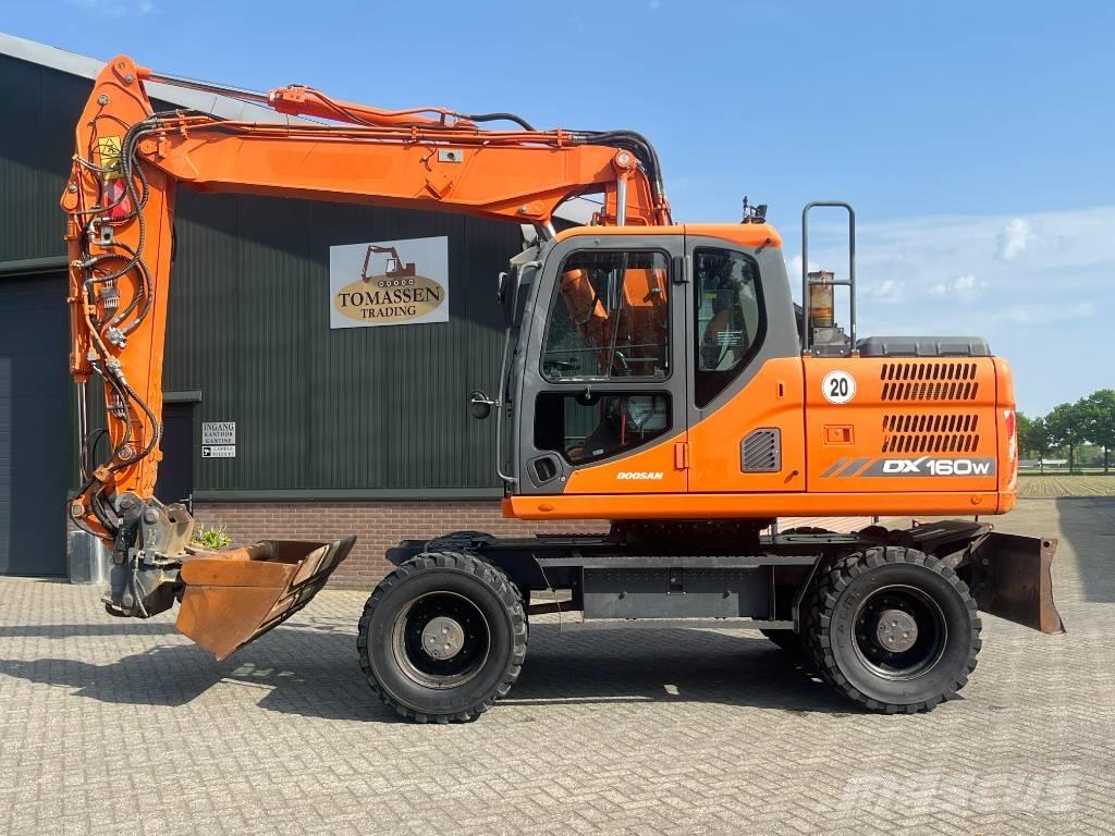 Doosan DX 160 W-3 Excavadoras de ruedas
