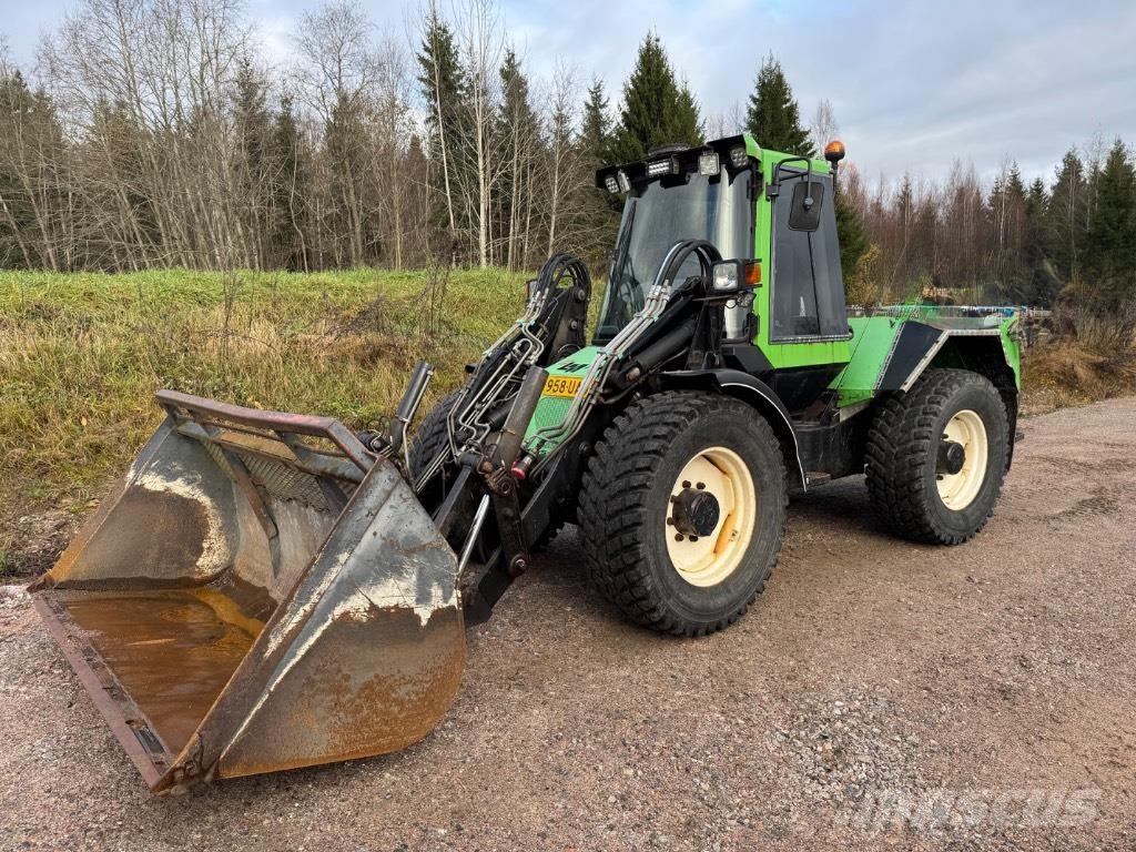 LM Trac 680 Maquinarias para servicios públicos