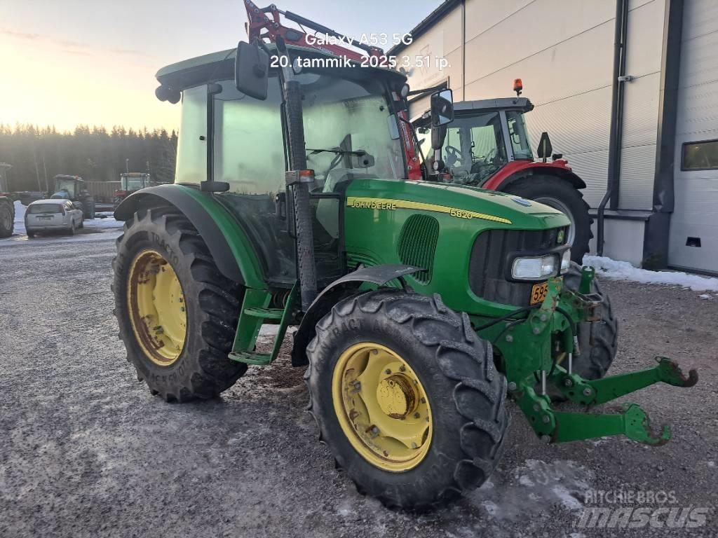 John Deere 5820 Tractores