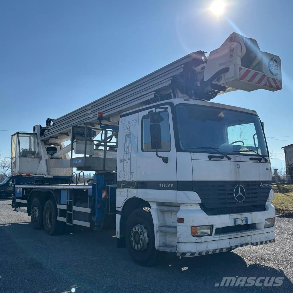 Cela TJ460 Plataformas sobre camión