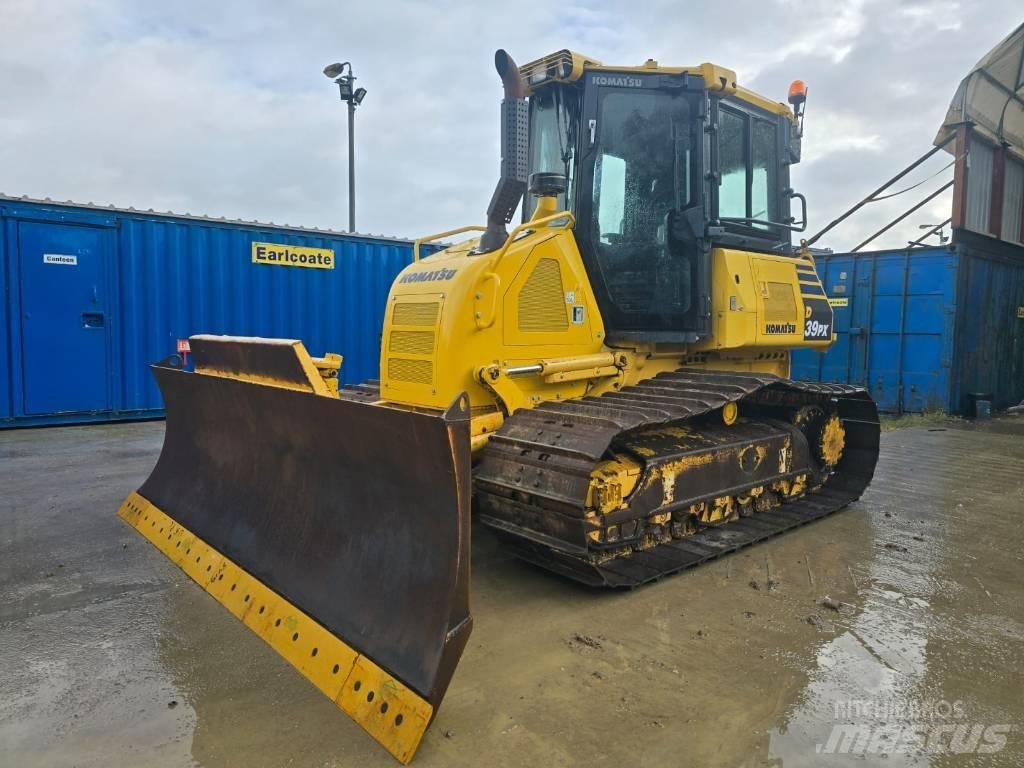 Komatsu D39PX-24 Buldozer sobre oruga