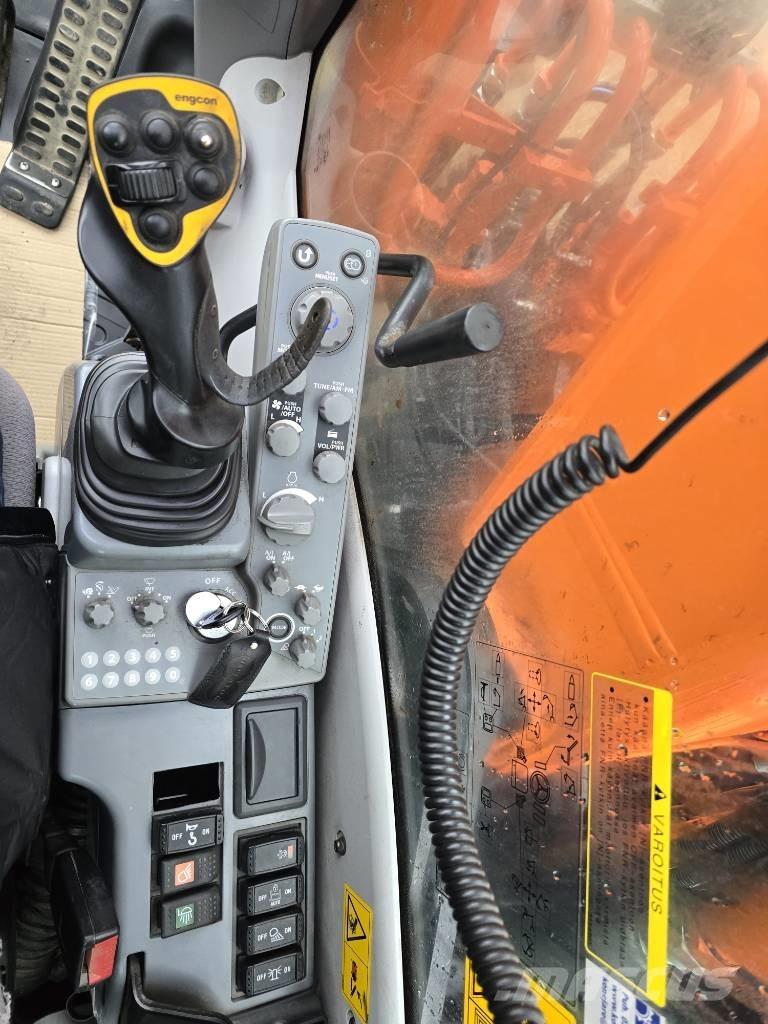 Hitachi ZX 220W-5 Excavadoras de ruedas