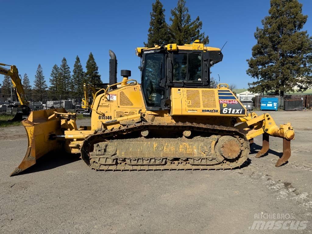 Komatsu D61EXi-24 Buldozer sobre oruga